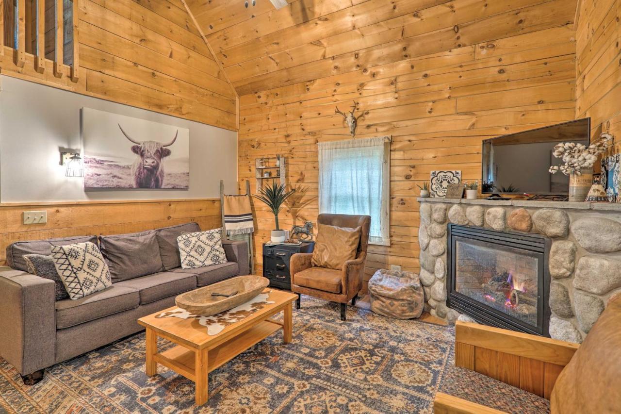 Cozy Retreat With Porch And Double Jj Resort Access! Rothbury ภายนอก รูปภาพ